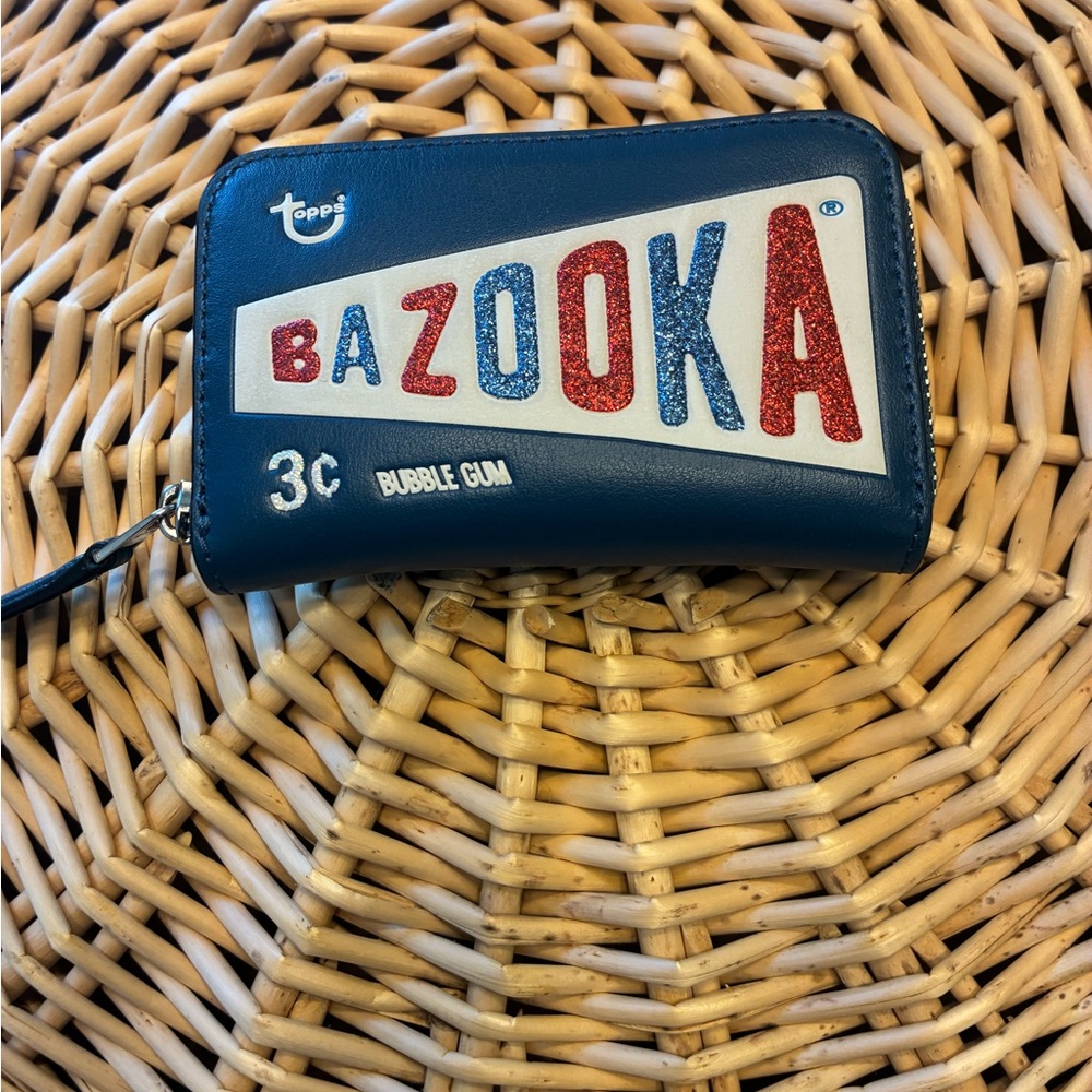 Coach Topps Bazooka brand label zip credit card wallet
Style: F26391